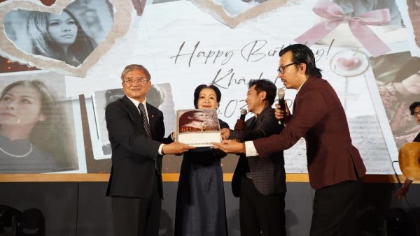 Nữ danh ca Khánh Ly giao lưu cùng người hâm mộ, đón sinh nhật tuổi 81 bên gia đình