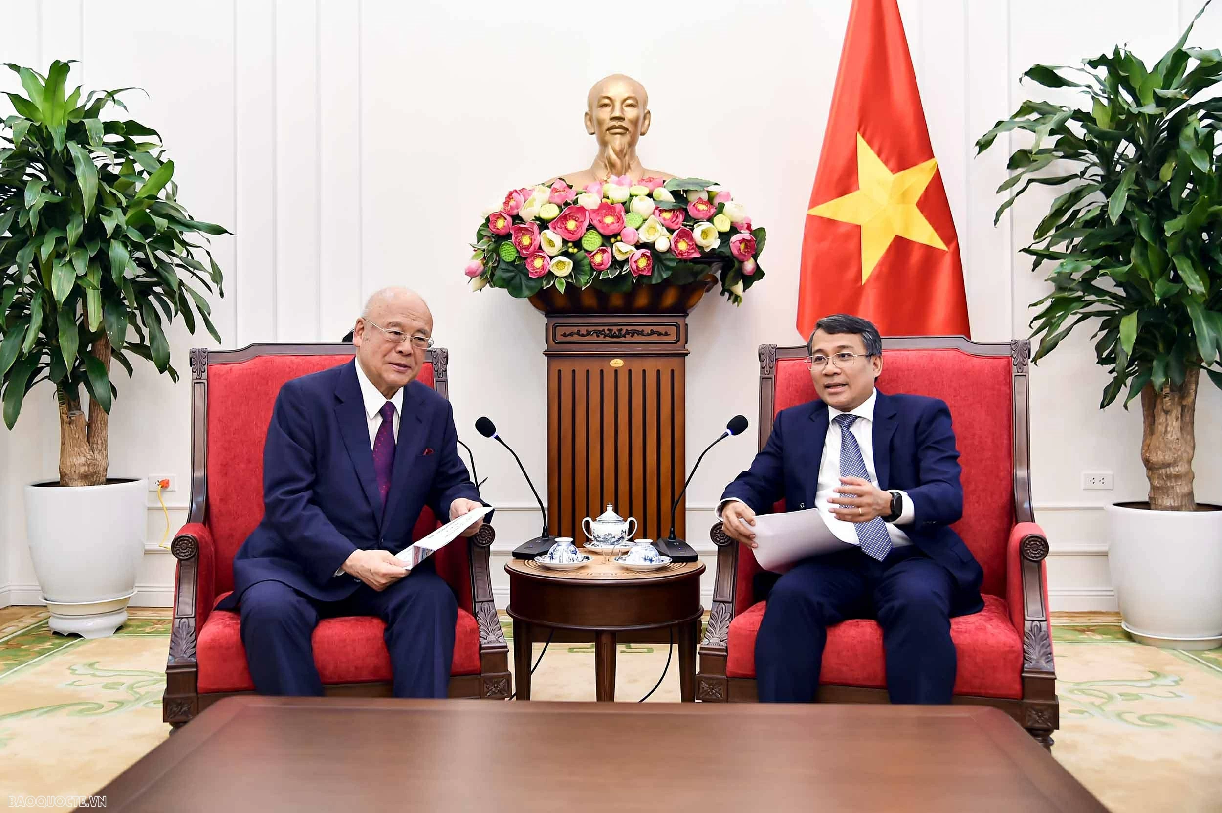 Thứ trưởng Thường trực Ngoại giao Nguyễn Minh Vũ tiếp Cố vấn đặc biệt Liên minh nghị sĩ hữu nghị Nhật-Việt