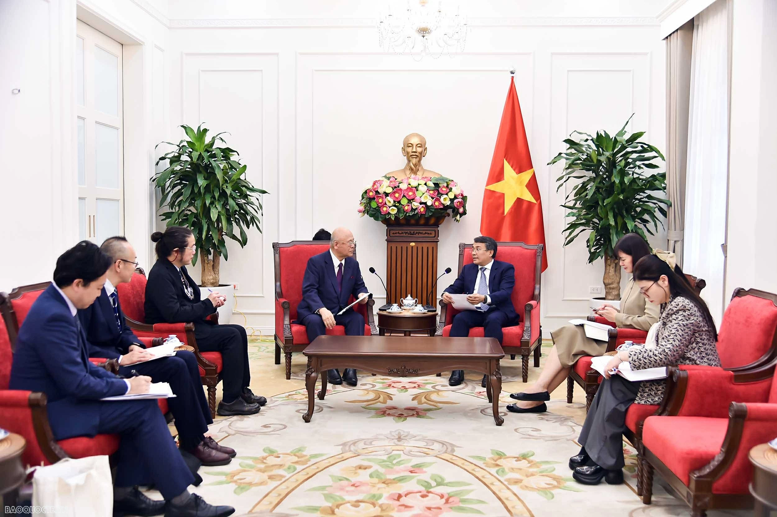 Thứ trưởng Thường trực Ngoại giao Nguyễn Minh Vũ tiếp Cố vấn đặc biệt Liên minh nghị sĩ hữu nghị Nhật-Việt