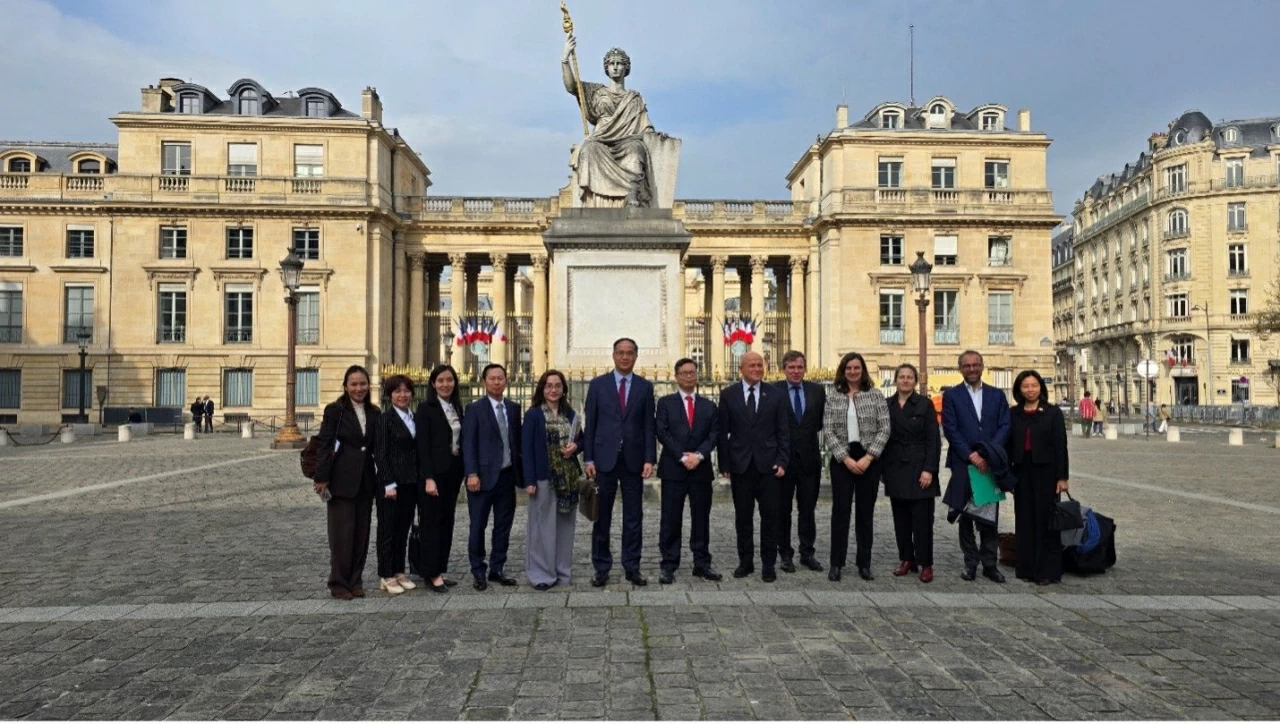 Đoàn đại biểu hai nước chụp ảnh lưu niệm (Ảnh: Việt Hà).