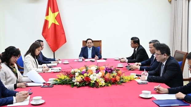 Thủ tướng Chính phủ Phạm Minh Chính điện đàm với Thủ tướng kiêm Bộ trưởng Ngoại giao Qatar