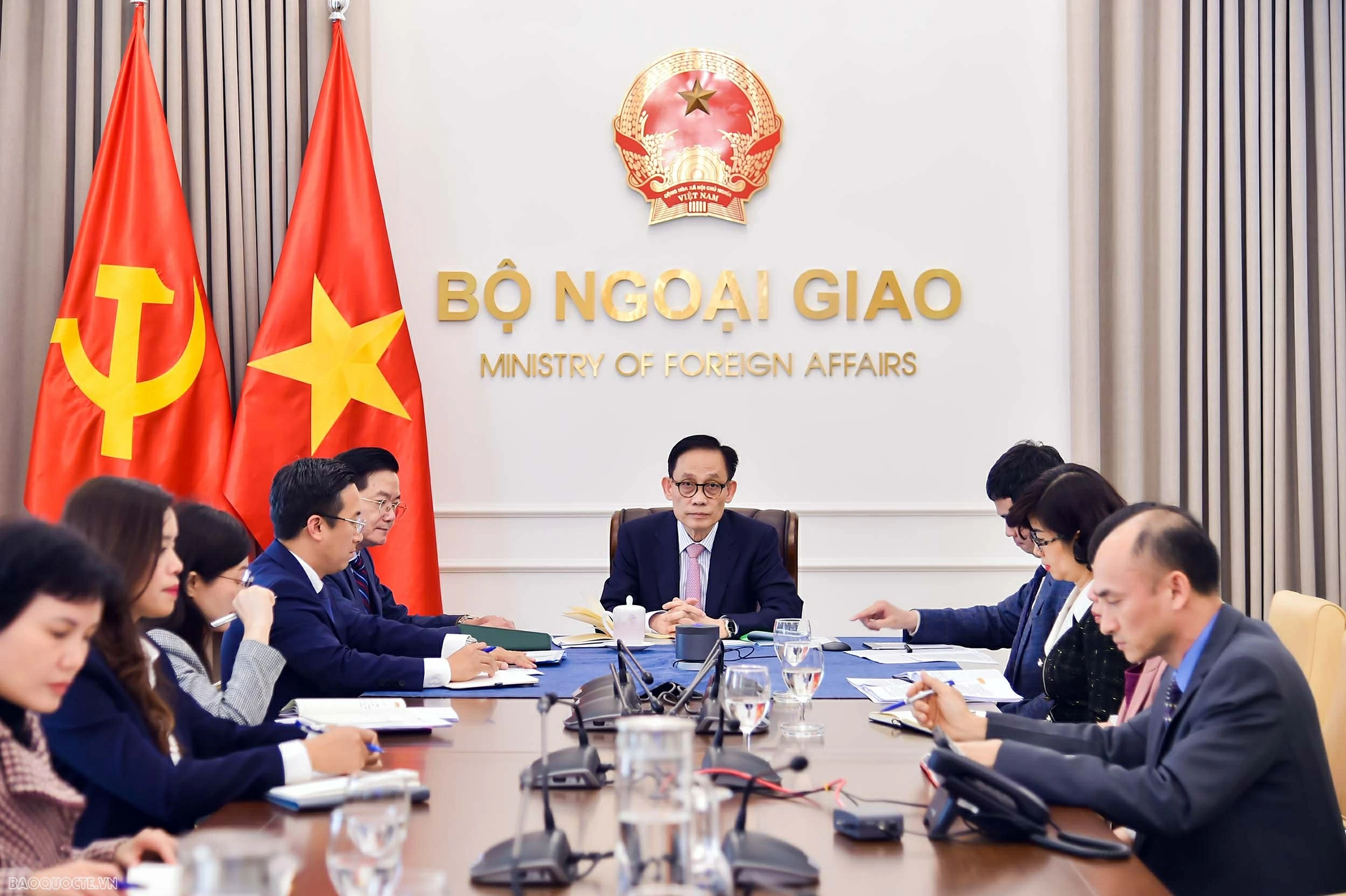 Bộ trưởng Ngoại giao Lê Hoài Trung điện đàm với Bộ trưởng Ngoại giao Hàn Quốc Ủy viên Bộ Chính trị, Bộ trưởng Ngoại giao Lê Hoài Trung điện đàm với Bộ trưởng Ngoại giao Hàn Quốc