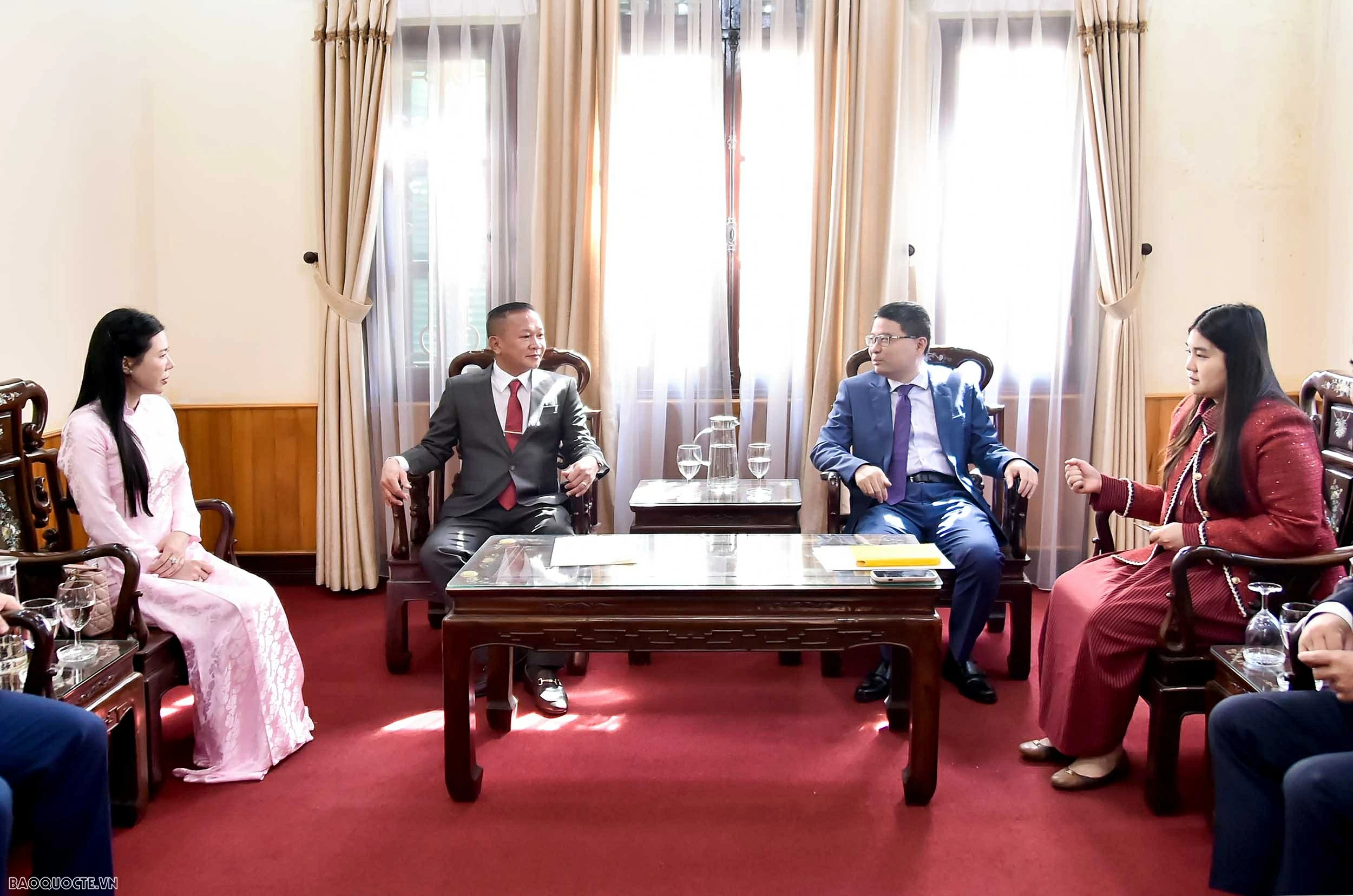 Trao Giấy chấp nhận lãnh sự cho Lãnh sự danh dự Quần đảo Solomon tại Thành phố Hồ Chí Minh