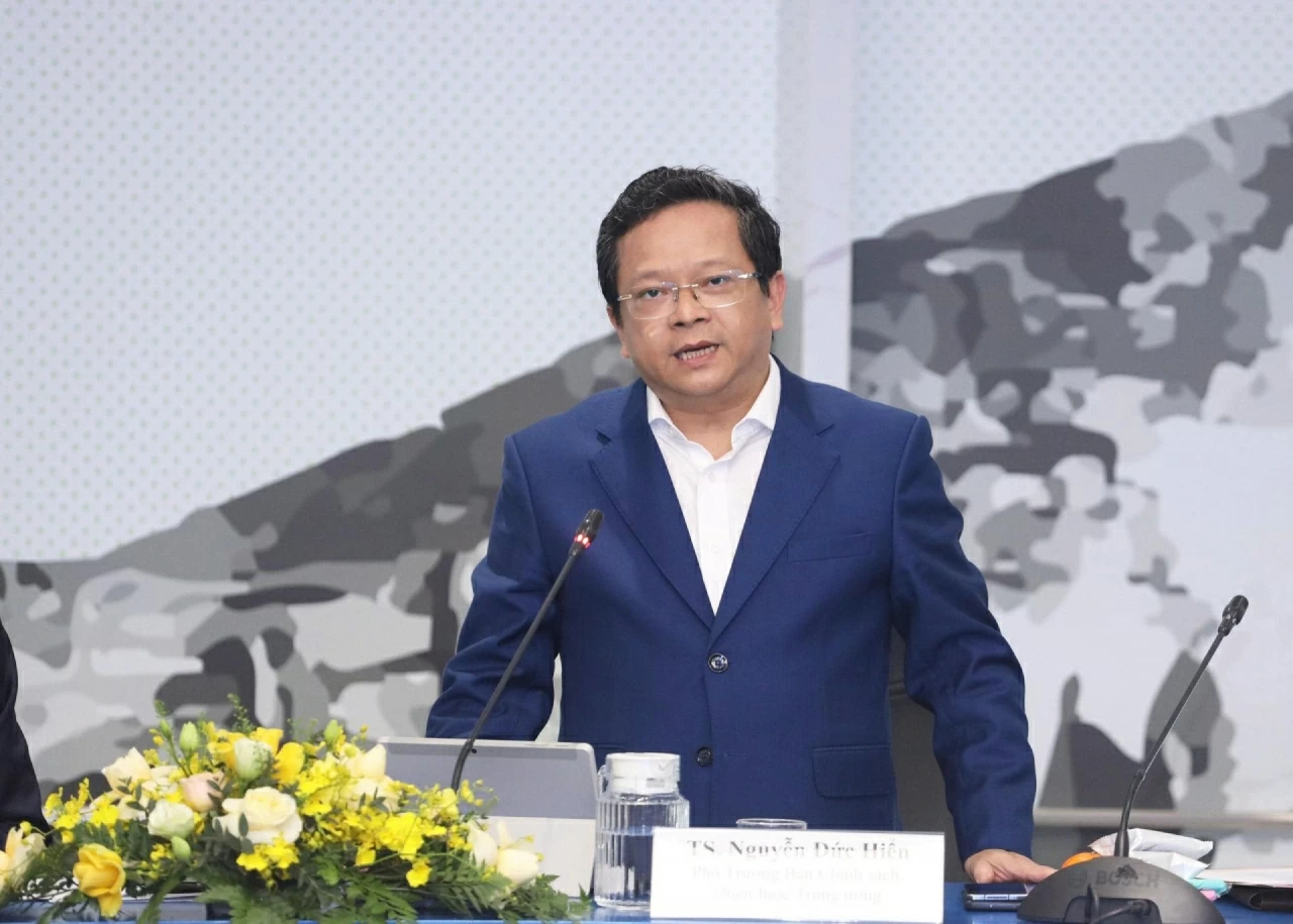 Phó Trưởng ban Chính sách, chiến lược Trung ương Nguyễn Đức Hiển phát biểu mở đầu Tọa đàm. (Ảnh: Thành Long) Phó Trưởng ban Chính sách, chiến lược Trung ương Nguyễn Đức Hiển phát biểu mở đầu Tọa đàm. (Ảnh: Thành Long)