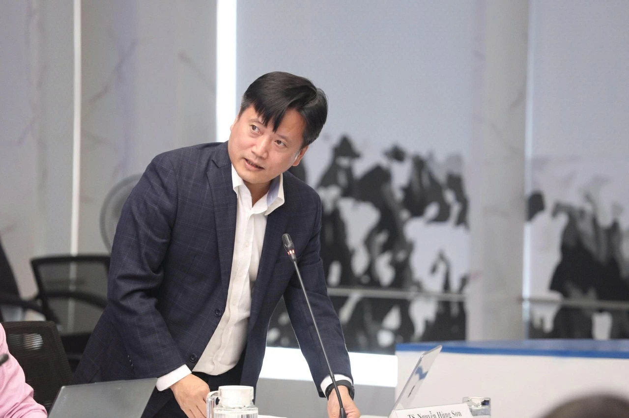             Gi&aacute;m đốc Học viện Ngoại giao Nguyễn H&ugrave;ng Sơn ph&aacute;t biểu. (Ảnh: Th&agrave;nh Long)