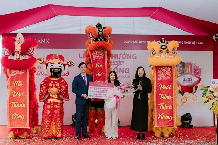 Gửi tiền tiết kiệm tại Agribank, khách hàng may mắn trúng giải đặc biệt 1 tỷ đồng