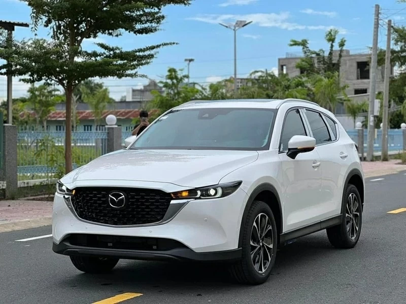 Top 10 xe ô tô động cơ đốt trong bán chạy nhất tháng 2/2026: Mazda CX-5 tiếp tục dẫn đầu.
