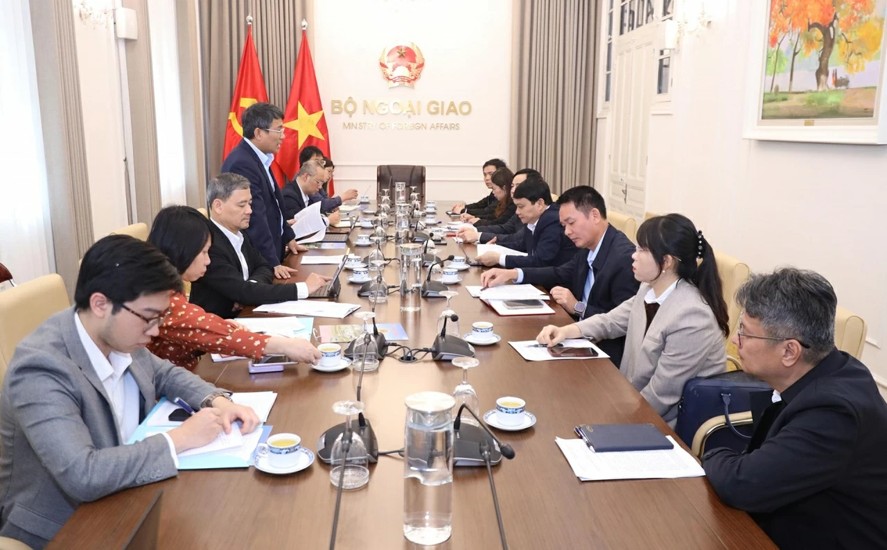 Toàn cảnh buổi làm việc giữa Thứ trưởng Thường trực Bộ ngoại giao Nguyễn Minh Vũ với đoàn công tác tỉnh Sơn La. (Ảnh: Thành Long)