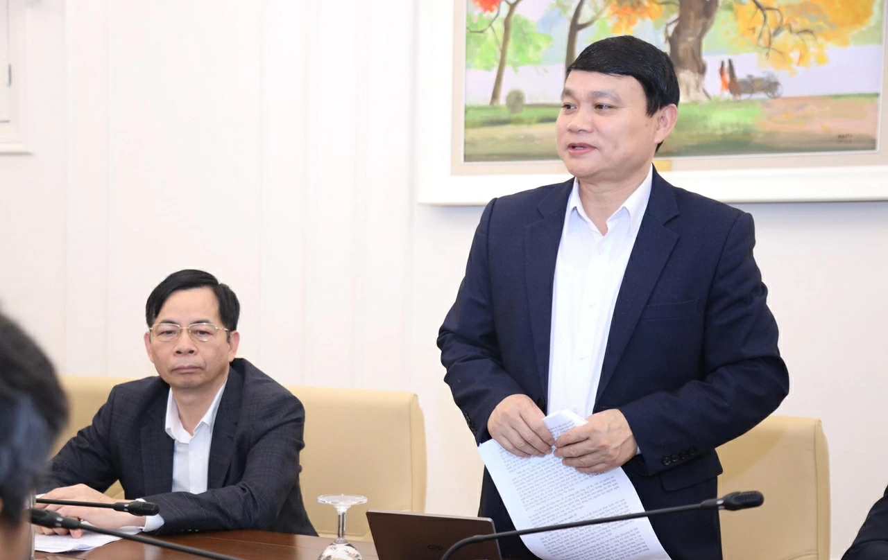 Phó Chủ tịch UBND tỉnh Sơn La Đặng Ngọc Hậu nêu khó khăn đề xuất Bộ Ngoại giao quan tâm giúp đỡ. (Ảnh: Thành Long)