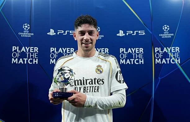 Lập hat-trick, Valverde sánh vai với Messi và Mbappe