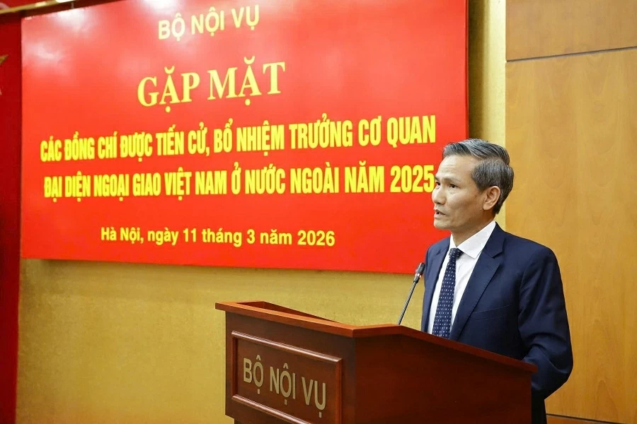 Đoàn Trưởng Cơ quan đại diện ngoại giao Việt Nam ở nước ngoài làm việc với Bộ Nội vụ