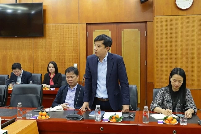 Đoàn Trưởng Cơ quan đại diện ngoại giao Việt Nam ở nước ngoài làm việc với Bộ Nội vụ