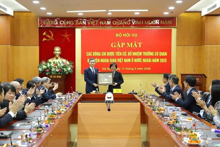 Đoàn Trưởng Cơ quan đại diện ngoại giao Việt Nam ở nước ngoài làm việc với Bộ Nội vụ Đoàn Trưởng Cơ quan đại diện ngoại giao Việt Nam ở nước ngoài làm việc với Bộ Nội vụ