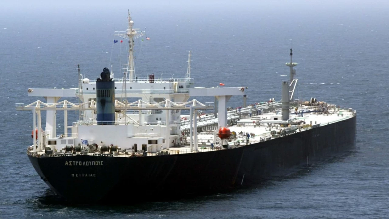 Mỹ cho phép làm điều này với dầu Nga mắc kẹt trên biển trong vòng 30 ngày