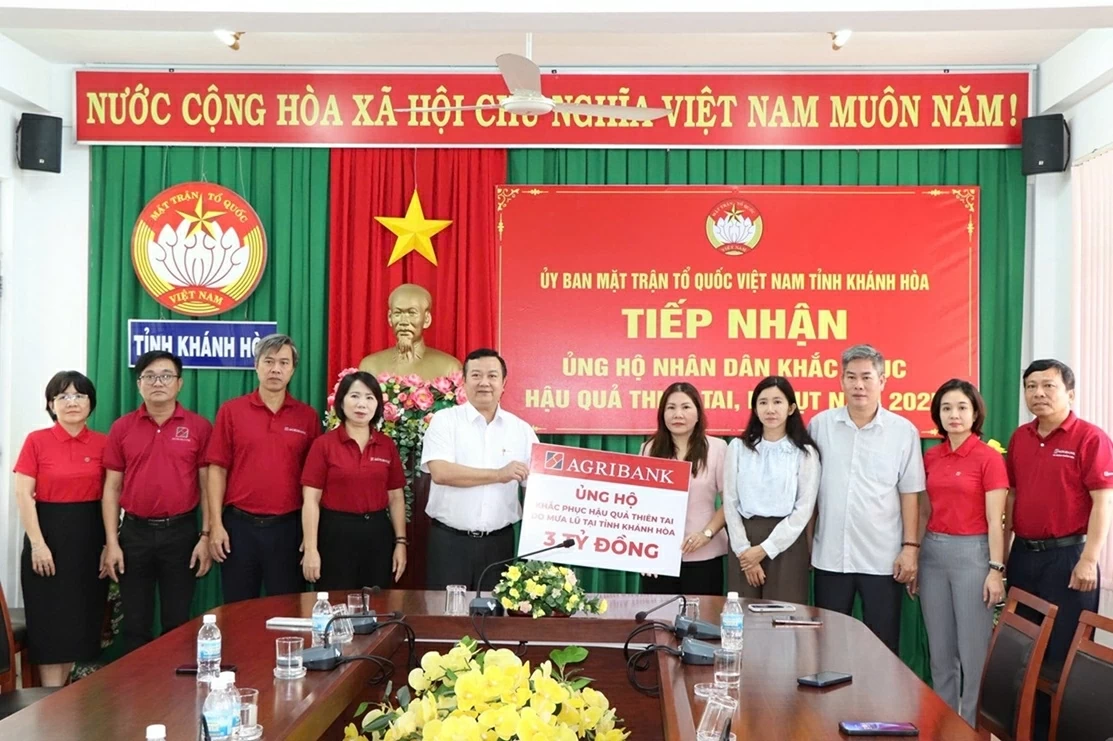 Ngay trong tâm lũ, Agribank hỗ trợ khẩn cấp 11 tỷ đồng các tỉnh Nam Trung Bộ và Tây Nguyên