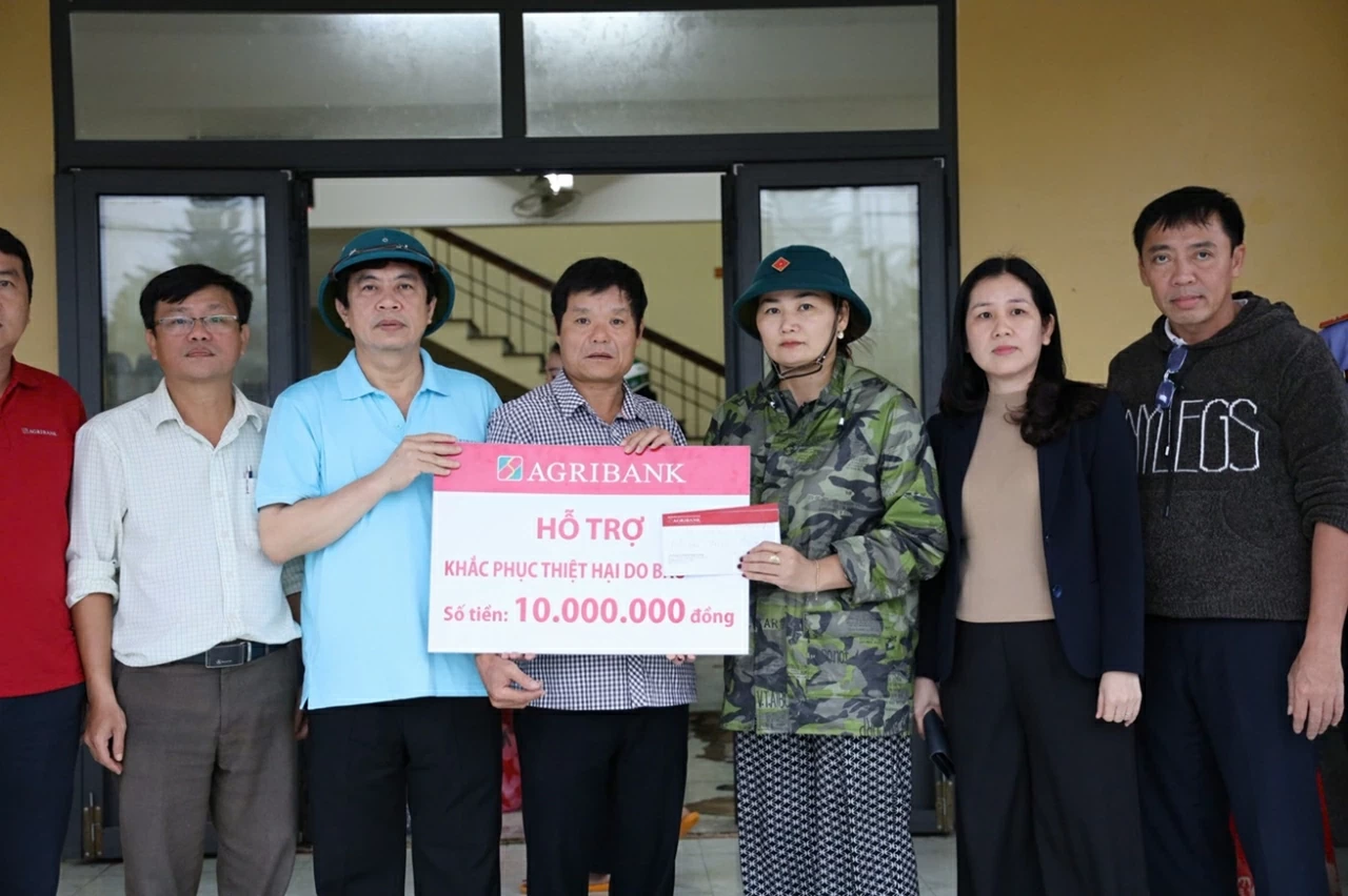 Ngay trong tâm lũ, Agribank hỗ trợ khẩn cấp 11 tỷ đồng các tỉnh Nam Trung Bộ và Tây Nguyên