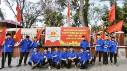 Cử tri trẻ háo hức thực hiện quyền công dân