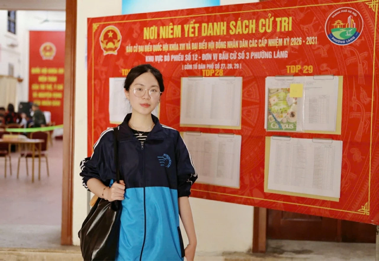 Cử tri trẻ háo hức thực hiện quyền công dân