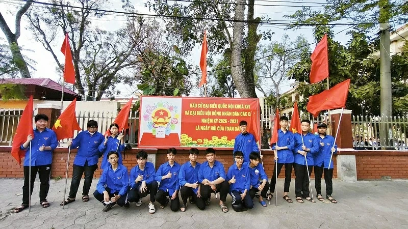 Cử tri trẻ háo hức thực hiện quyền công dân