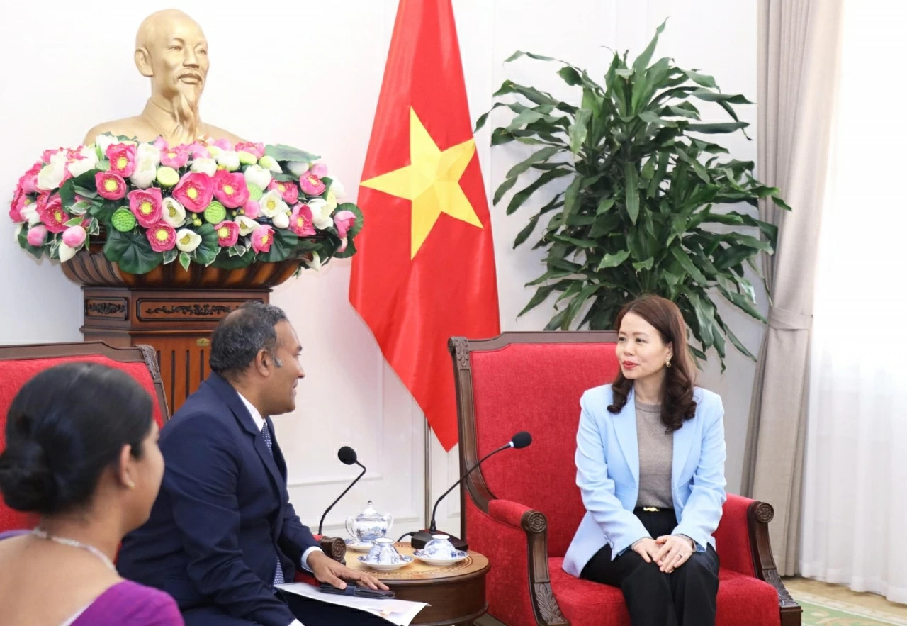 Thứ trưởng Ngoại giao Nguyễn Minh Hằng tiếp Đại sứ Sri Lanka, thúc đẩy hợp tác song phương. (Ảnh: Thành Long) Thứ trưởng Ngoại giao Nguyễn Minh Hằng tiếp Đại sứ Sri Lanka, thúc đẩy hợp tác song phương. (Ảnh: Thành Long)