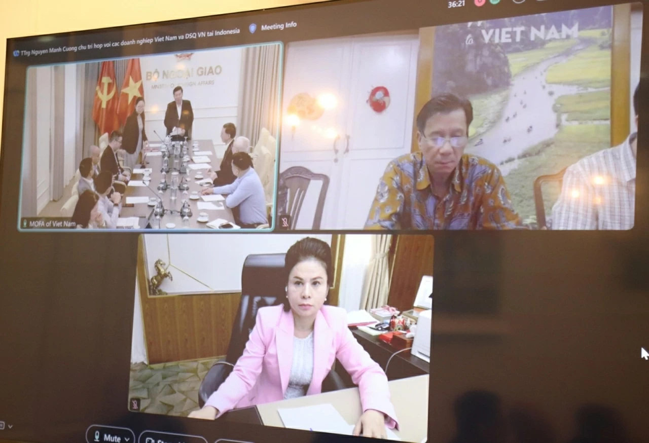 Cuộc hộp có sự tham dự trực tuyến của Đại sứ quán Việt Nam tại Indonesia Cuộc hộp có sự tham dự trực tuyến của Đại sứ quán Việt Nam tại Indonesia