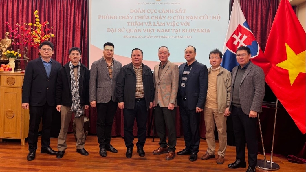 Đoàn Cục Cảnh sát Phòng cháy chữa cháy và cứu nạn cứu hộ thăm Bratislava