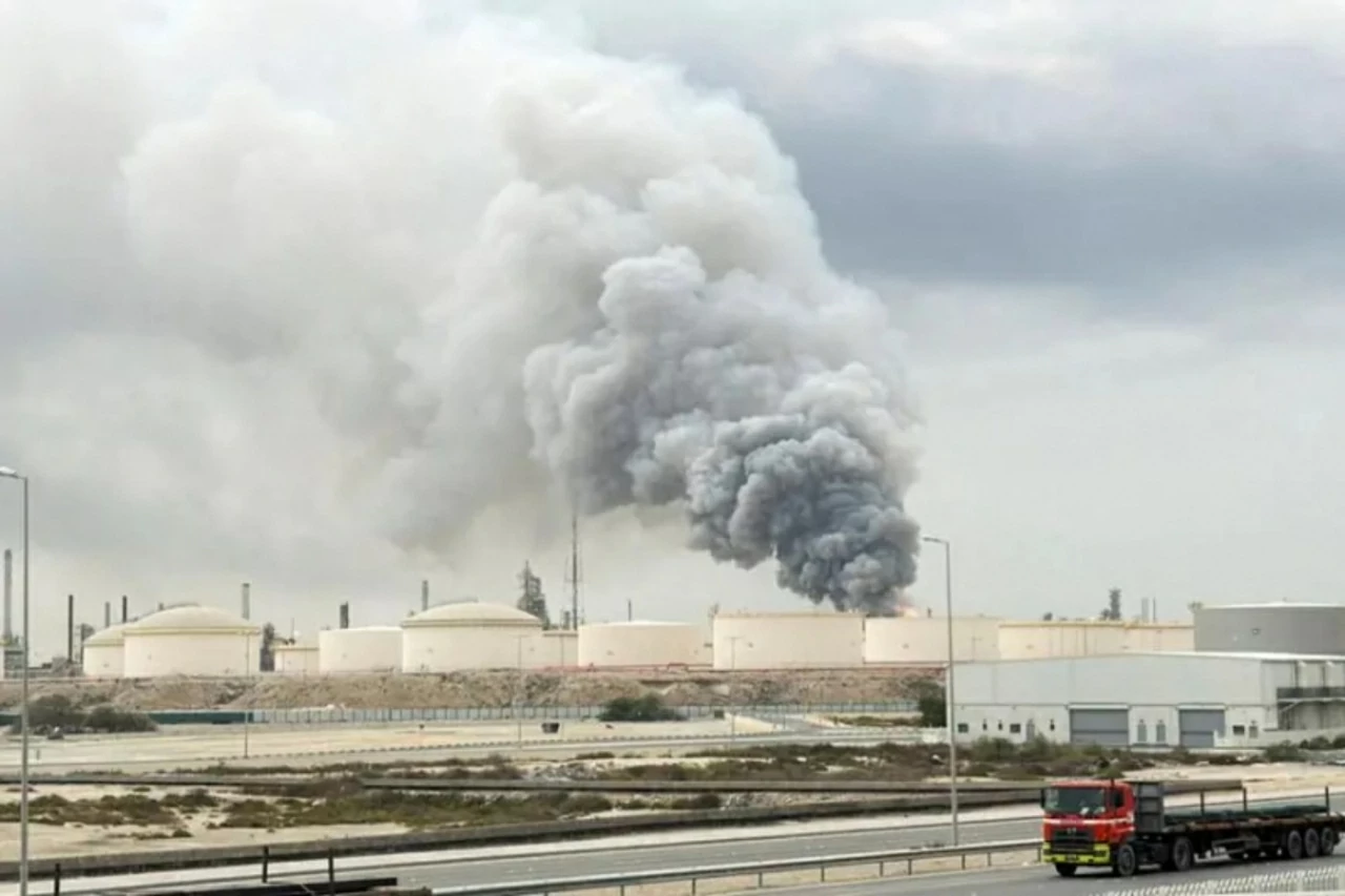 Nếu căng thẳng địa chính trị kéo dài, thị trường năng lượng toàn cầu vẫn có thể đối mặt với những biến động khó lường. (Nguồn: Reuters)