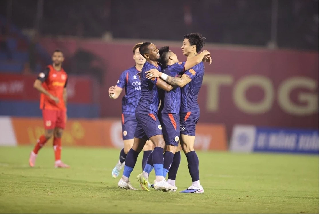 Thắng CLB Ninh Bình, Công an Hà Nội FC củng cố ngôi đầu V-League 2025/26 Thắng CLB Ninh Bình, Công an Hà Nội FC củng cố ngôi đầu V-League 2025/26