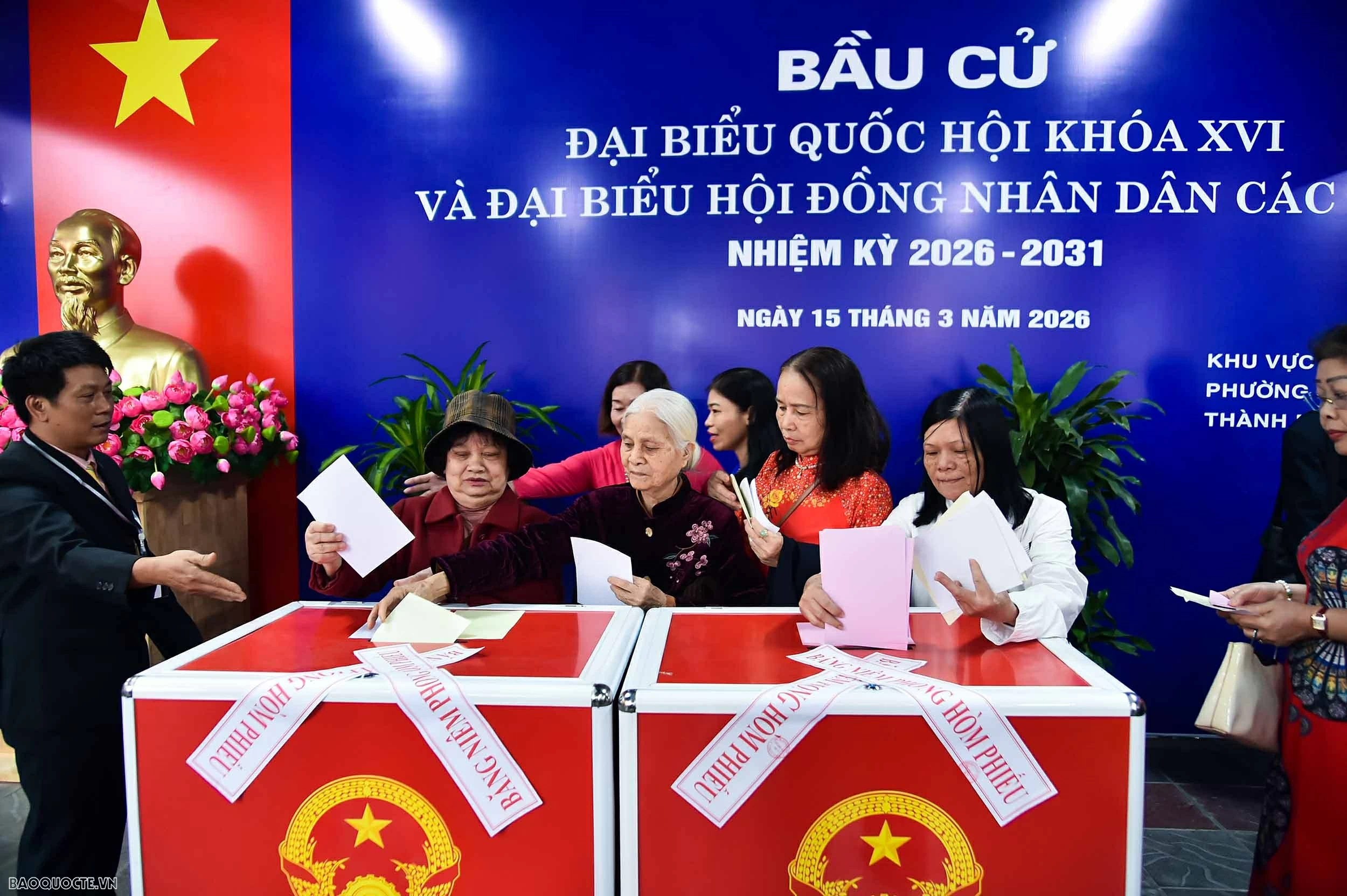 Ủy viên Bộ Chính trị, Bộ trưởng Ngoại giao Lê Hoài Trung bỏ phiếu bầu cử đại biểu Quốc hội khóa XVI và đại biểu HĐND các cấp nhiệm kỳ 2026-2031