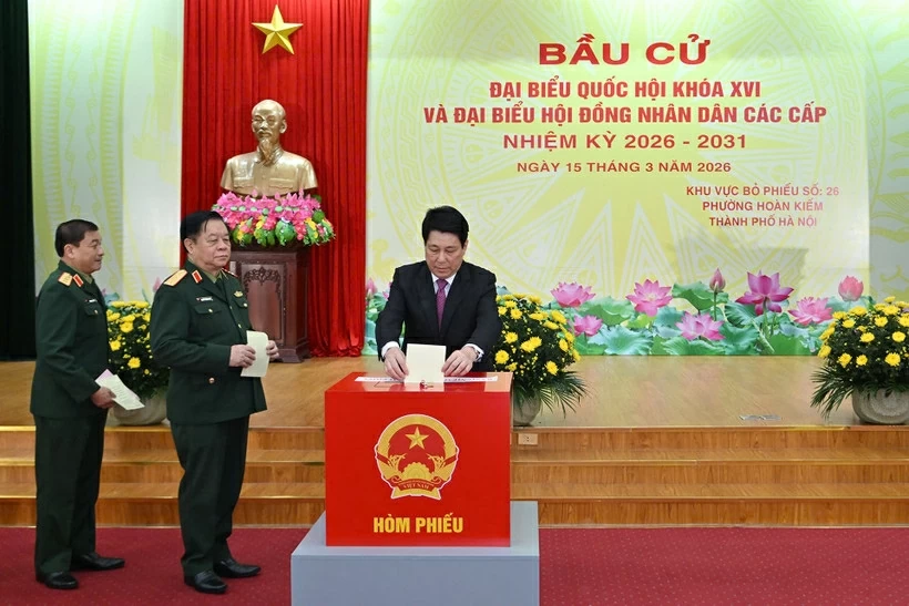 Chủ tịch nước Lương Cường bỏ phiếu bầu cử tại Khu vực bỏ phiếu số 26, phường Hoàn Kiếm, Hà Nội Chủ tịch nước Lương Cường bỏ phiếu bầu cử tại Khu vực bỏ phiếu số 26, phường Hoàn Kiếm, Hà Nội