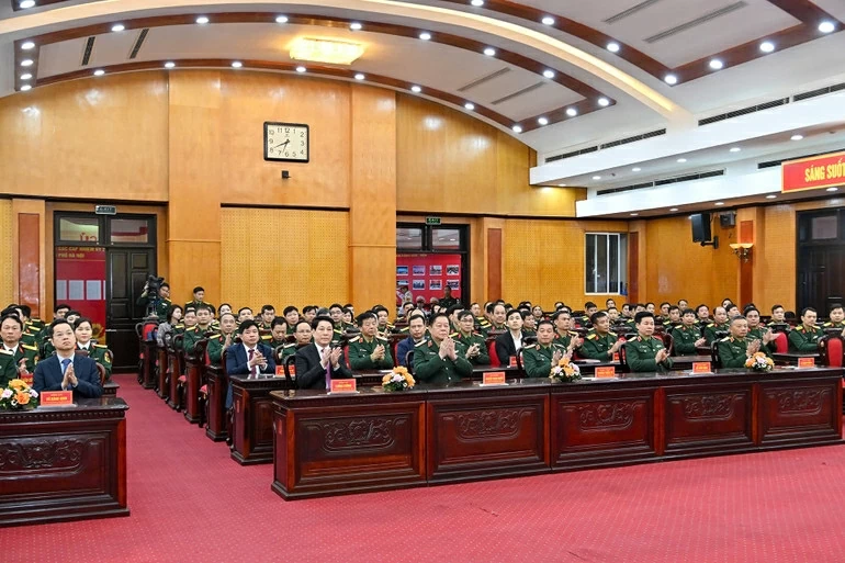 Chủ tịch nước Lương Cường bỏ phiếu bầu cử tại Khu vực bỏ phiếu số 26, phường Hoàn Kiếm, Hà Nội