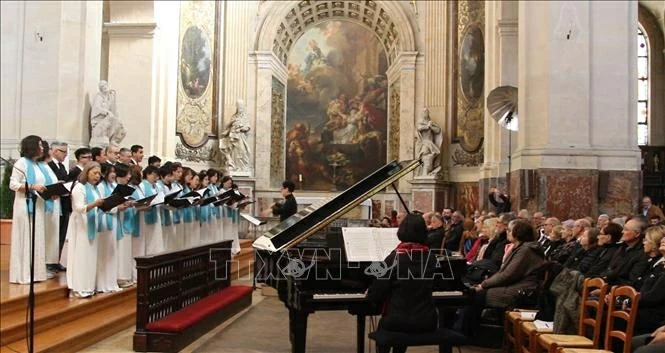 Mang âm nhạc Việt đến Festival Hợp ca quốc tế Paris lần thứ 28 Mang âm nhạc Việt đến Festival Hợp ca quốc tế Paris lần thứ 28