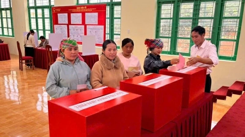 Tỉnh Điện Biên: 100% cử tri xã Tìa Dình đã hoàn thành bầu cử