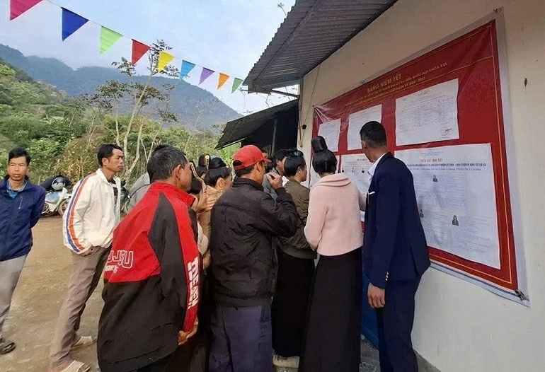 Tỉnh Điện Biên: 100% cử tri xã Tìa Dình đã hoàn thành bầu cử