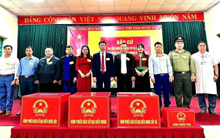 Tỉnh Điện Biên: 100% cử tri xã Tìa Dình đã hoàn thành bầu cử