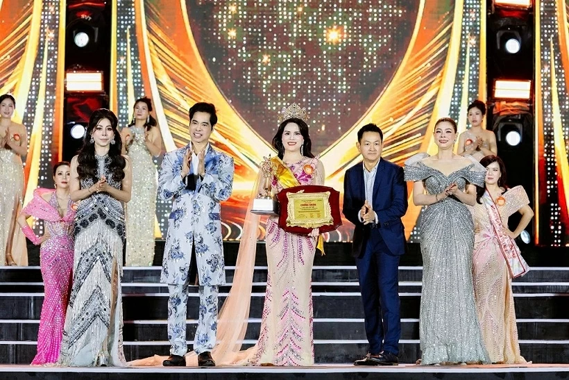 Người đẹp Nguyễn Hoàng Vân đăng quang Hoa hậu Doanh nhân Việt Nam 2026 Người đẹp Nguyễn Hoàng Vân đăng quang Hoa hậu Doanh nhân Việt Nam 2026