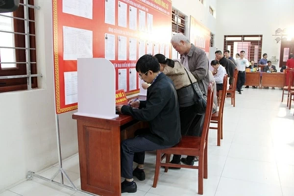 Bí thư Tỉnh ủy Bắc Ninh dự và bỏ phiếu bầu cử tại phường Bắc Giang