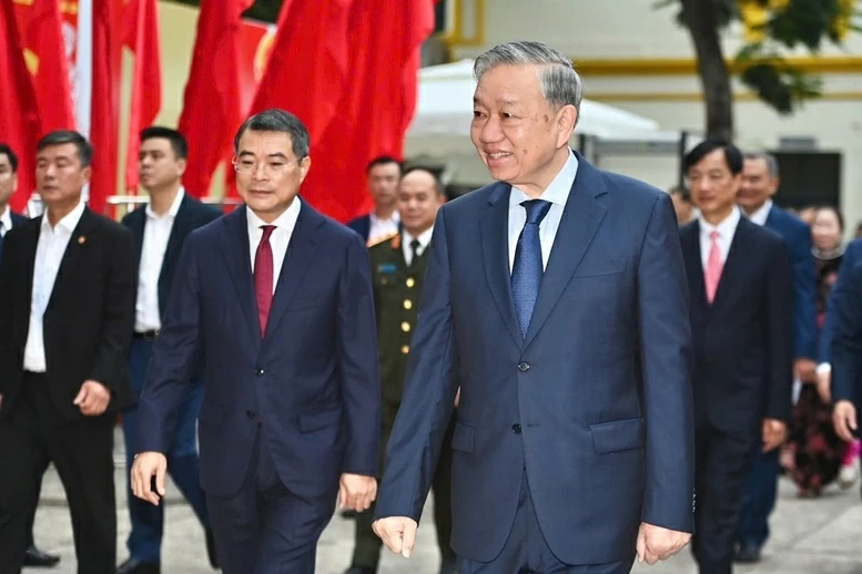 Tổng Bí thư Tô Lâm bỏ phiếu bầu cử đại biểu Quốc hội, HĐND các cấp tại phường Ba Đình, Hà Nội Tổng Bí thư Tô Lâm bỏ phiếu bầu cử đại biểu Quốc hội, HĐND các cấp tại phường Ba Đình, Hà Nội