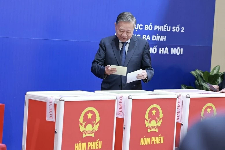 Tổng Bí thư Tô Lâm bỏ phiếu bầu cử đại biểu Quốc hội, HĐND các cấp tại phường Ba Đình, Hà Nội