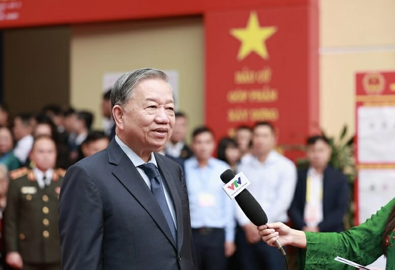 Tổng Bí thư Tô Lâm bỏ phiếu bầu cử đại biểu Quốc hội, HĐND các cấp tại phường Ba Đình, Hà Nội