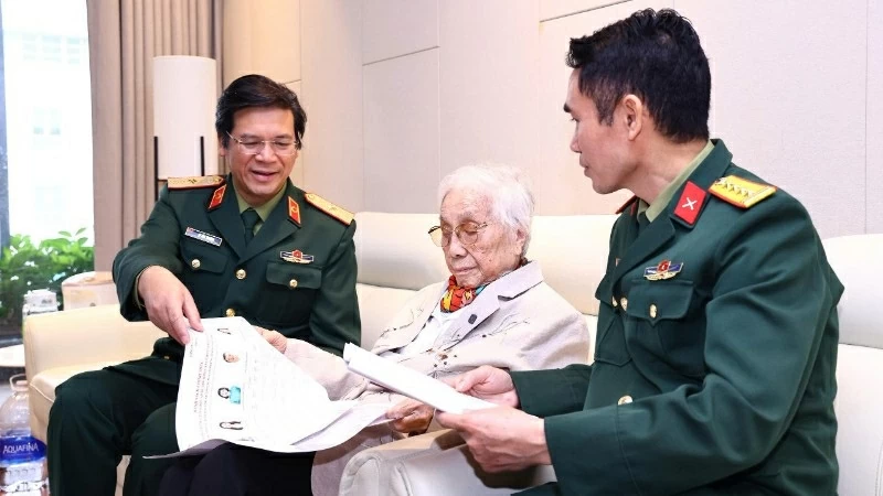 Nguyên Phó Chủ tịch nước Nguyễn Thị Bình bỏ phiếu tại điểm bầu cử số 32, Bệnh viện Trung ương Quân đội 108 Nguyên Phó Chủ tịch nước Nguyễn Thị Bình bỏ phiếu tại điểm bầu cử số 32, Bệnh viện Trung ương Quân đội 108
