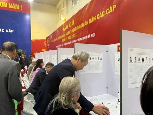 Hà Nội: Gần 90% cử tri tham gia bỏ phiếu tính đến 15h ngày bầu cử