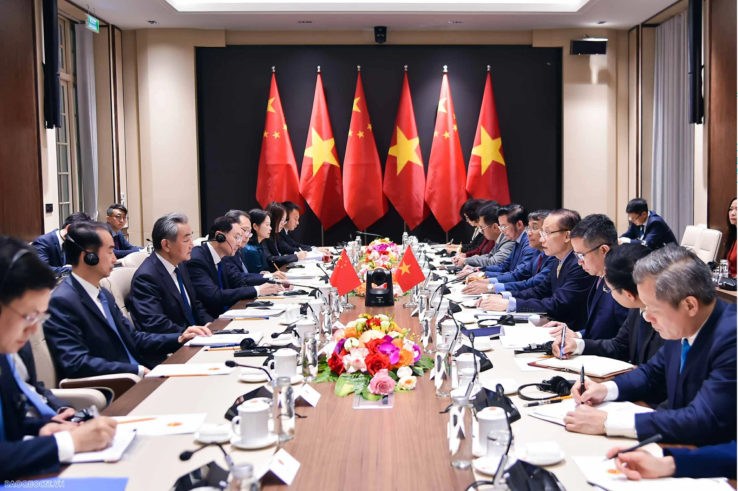 Ủy viên Bộ Chính trị, Bộ trưởng Ngoại giao Lê Hoài Trung trao đổi chiến lược với Ủy viên Bộ Chính trị, Bộ trưởng Ngoại giao Trung Quốc Vương Nghị
