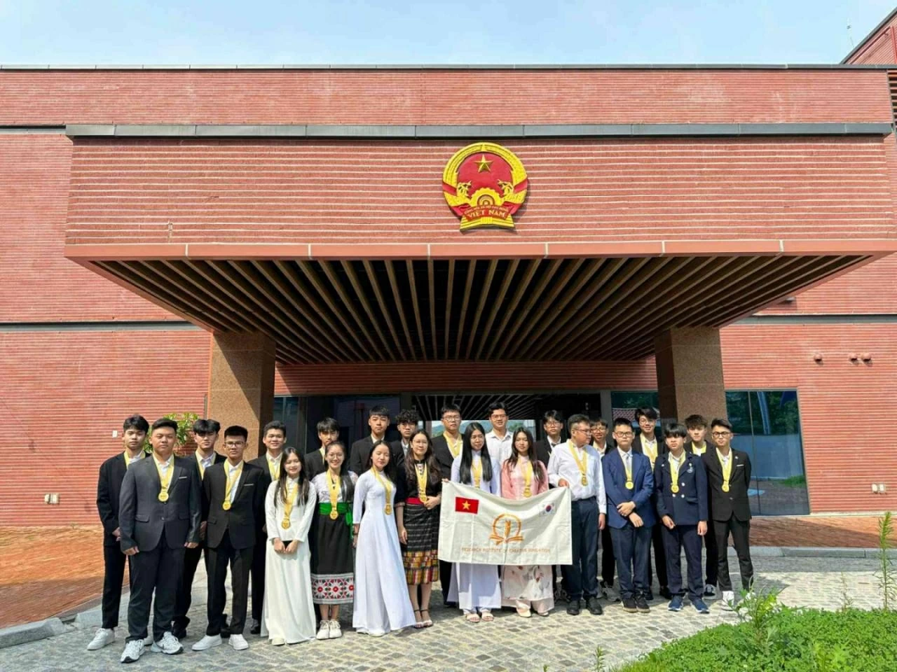 Lá phiếu đầu tiên của cử tri trẻ trong kỷ nguyên mới Lá phiếu đầu tiên của cử tri trẻ trong kỷ nguyên mới