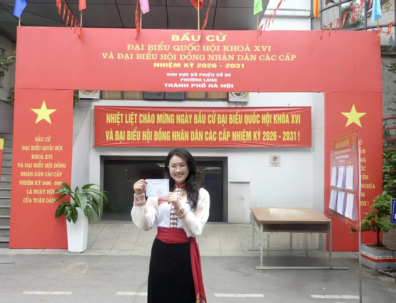 Lá phiếu đầu tiên của cử tri trẻ trong kỷ nguyên mới Lá phiếu đầu tiên của cử tri trẻ trong kỷ nguyên mới