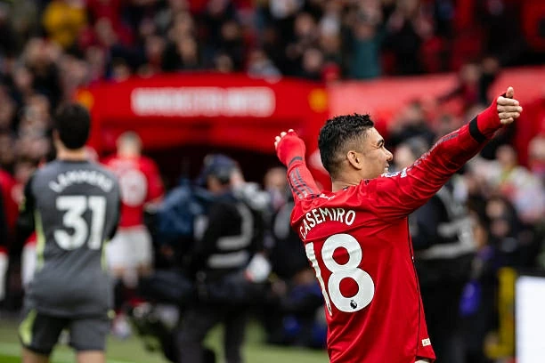 Fan Mab Utd thúc giục Casemiro gia hạn hợp đồng