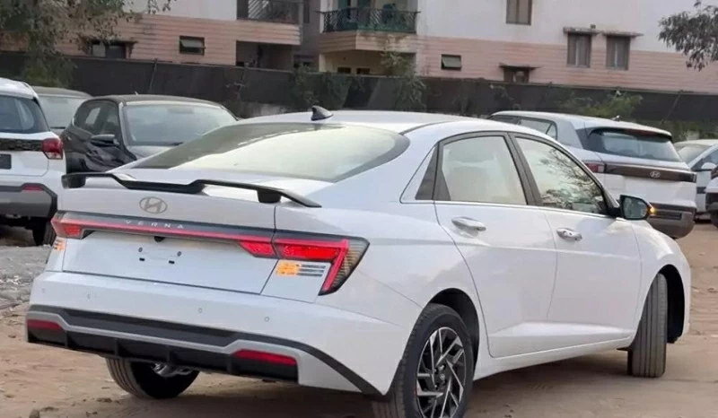 Chiếc xe xuất hiện được cho là thuộc phiên bản cao cấp HX8. Chiếc xe xuất hiện được cho là thuộc phiên bản cao cấp HX8.