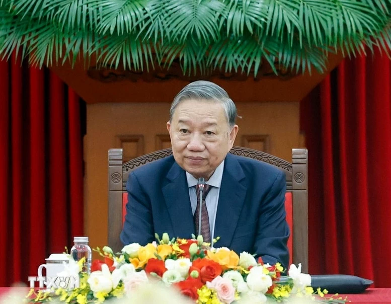 Tổng Bí thư tiếp các Bộ trưởng Trung Quốc nhân dịp Đối thoại chiến lược 3+3. Tổng Bí thư Tô Lâm phát biểu tại buổi tiếp Bộ trưởng các Bộ Ngoại giao, Quốc phòng và Công an Trung Quốc - Ảnh: TTXVN Tổng Bí thư tiếp các Bộ trưởng Trung Quốc nhân dịp Đối thoại chiến lược 3+3. Tổng Bí thư Tô Lâm phát biểu tại buổi tiếp Bộ trưởng các Bộ Ngoại giao, Quốc phòng và Công an Trung Quốc - Ảnh: TTXVN