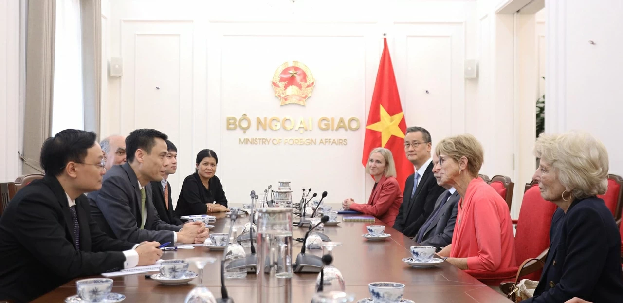 Toàn cảnh buổi làm việc. (Ảnh: Thành Long)