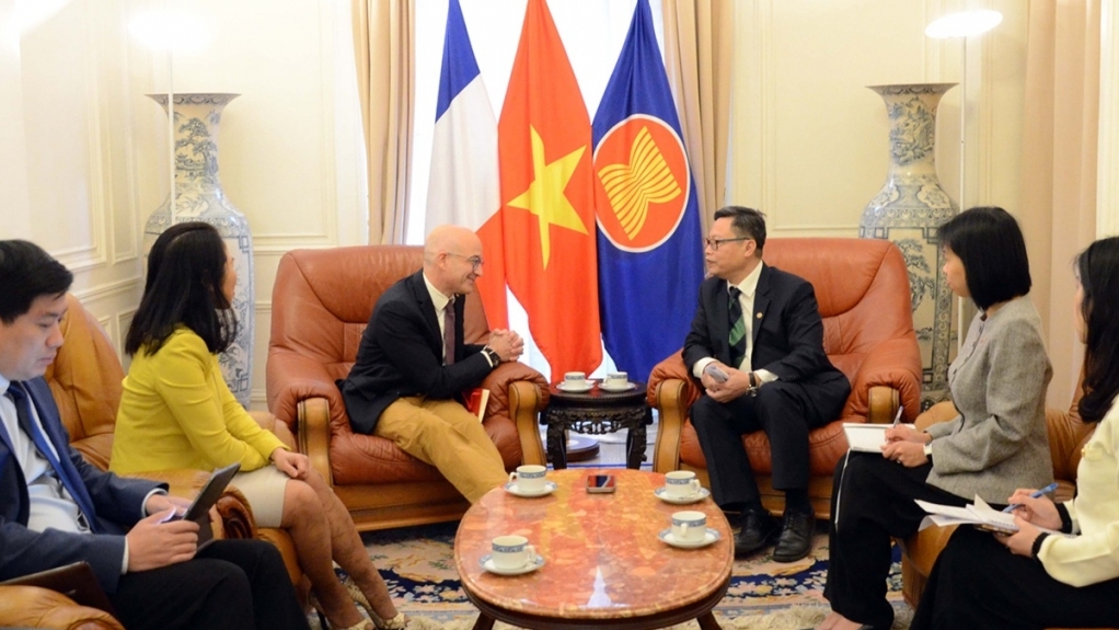 Đại sứ Việt Nam trao đổi với Assystem về hợp tác năng lượng hạt nhân